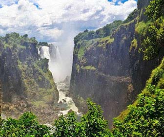 Zambezi reka granica Zimbabvea i Zambije