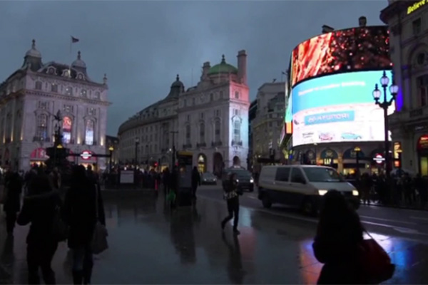 nocni zivot ulice Piccadillyja